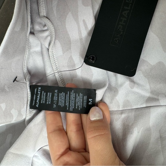 NWT ALPHALETE ATHLETIC SHORTS PALE LAVENDER M - Picture 4 of 4